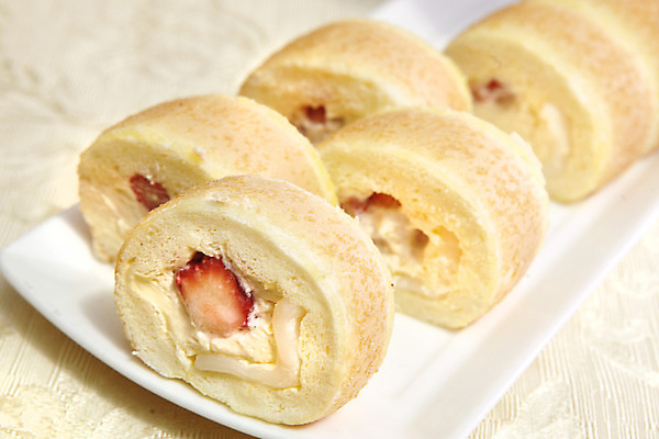 포토 JPG 해외이미지 접시 빵 딸기 사람없음 케이크 달콤 맛 크림 해외202004 해외포토 식기 음식 컨셉 과일 디저트 파일형식 이미지허브