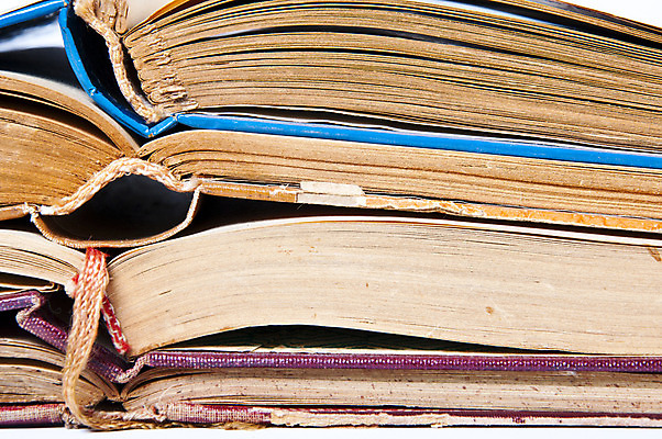 포토 JPG 해외이미지 교육 종이 날씨 사람없음 책 스터디 독서 갈색 쌓기 검은색 손상 수확 골동품 덮개 흰색 얼룩 오픈 그룹 역사 도서관 가죽 수집 오브젝트 문서 복고 과거 문학 페이지 양장본 찢어짐 고립 보관소 옛날 줄서기 해외202004 해외포토 컬러 컨셉 농업 모션 학습 뚜껑 저장 파일형식 이미지허브