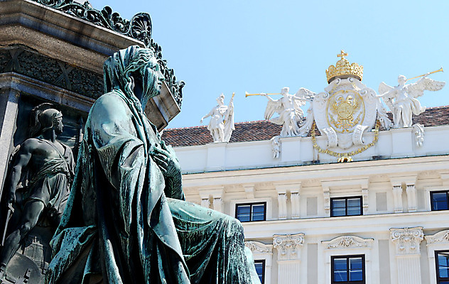 포토 JPG 해외이미지 조각 여행 건축양식 사람없음 여름 조각상 궁전 비엔나 오스트리아 묘사 청동 천연기념물 해외202004 해외포토 계절 건축 유럽 고건축 조형물 파일형식 이미지허브
