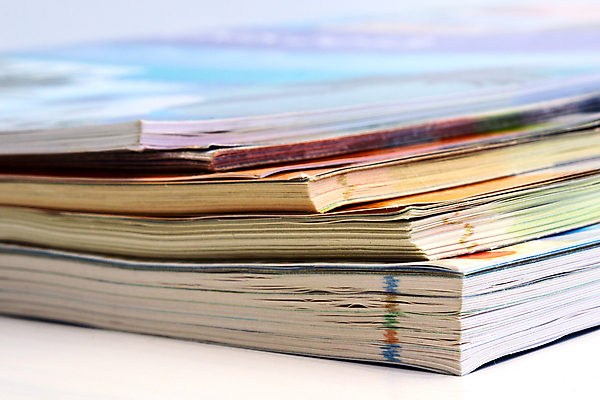 포토 JPG 해외이미지 교육 산업 종이 사람없음 빛 컬러풀 쌓기 자료 정보 덮개 기자 신문 중앙 잡지 인쇄 다발 일렬 목록 출판 해외202004 해외포토 직업 컬러 모션 간행물 뚜껑 뉴스 파일형식 이미지허브