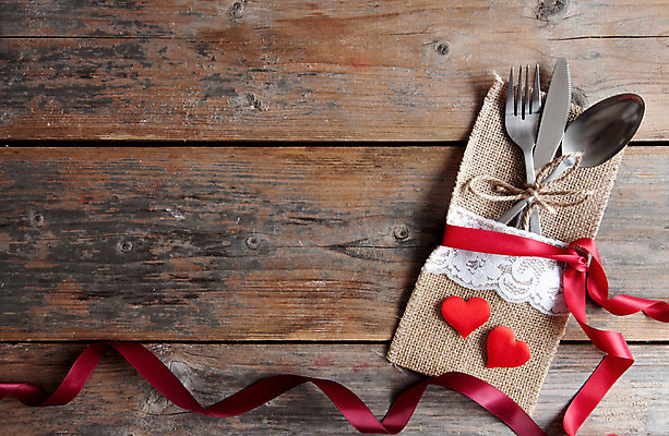 포토 JPG 해외이미지 식기 리본 음식 백그라운드 포크 발렌타인데이 사람없음 목재 빨간색 우주 숟가락 식사 저녁식사 공백 하트 마음 시골 칼 실크 메뉴 점심식사 파우치 해외202004 해외포토 모양 나무 컬러 가방 재료 데이이벤트 수저 직물 파일형식 이미지허브