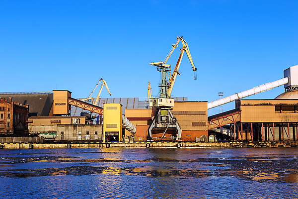 포토 JPG 해외이미지 유럽 바다 여행 교통시설 하늘 사람없음 물 파란색 항구 얼음 화물 기중기 포트 동쪽 라트비아 무료 터미널 해외202004 해외포토 자연요소 나라 컬러 교통 북유럽 운송업 중장비 방향 시설 파일형식 이미지허브