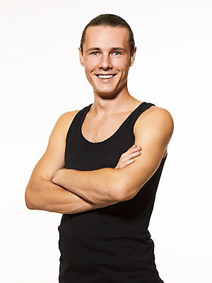 포토 JPG 해외이미지 백인 모델 1 라이프스타일 응시 남자 행복 얼굴 신체 성공 건강 한명 미소 사람 소년 성인 청춘 머리 검은색 흰색 신선 중앙 치아 자르기 스마트 싱글 유일 해외202004 해외포토 서양인 시선 감정 어린이 컬러 컨셉 모션 표정 생활 신체부위 소화기관 파일형식 이미지허브