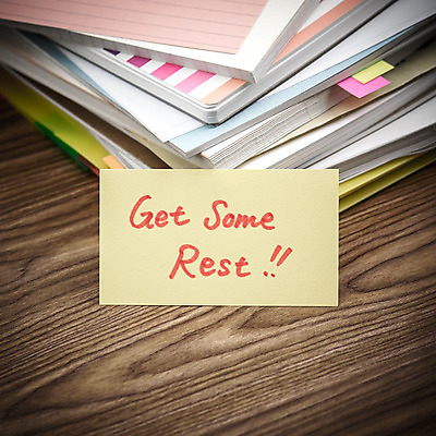 포토 JPG 해외이미지 영어 교육 종이 비즈니스 휴식 사람없음 책 단어 쌓기 정보 인쇄 책상 오브젝트 파일 폴더 세피아 소셜네트워크 프로젝트 해외202004 해외포토 문자 가구 컨셉 모션 촬영기법 파일형식 이미지허브