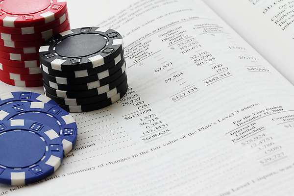 포토 JPG 해외이미지 종이 돈 사람없음 빨간색 금융 파란색 숫자 달러 검은색 시장 재산 도박 주식 가난 황소 투자 센트 위기 투자자 유대감 해외202004 해외포토 문자 컬러 컨셉 비즈니스 경제 소 파일형식 이미지허브