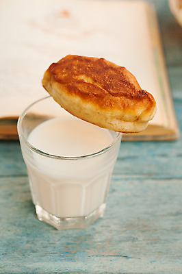 포토 JPG 해외이미지 종이 음료 음식 채소 과일 재료 탁자 디저트 감자 건강 육류 요리 사람없음 목재 책 갈색 바구니 케이크 주방 식사 저녁식사 빵집 우유 튀김 햄버거 시골 신선 뜨거움 달콤 아침식사 굽기 먹기 상쾌 냅킨 러시아 밀가루 레시피 온도 버터 점심식사 번 이스트 핸드메이드 해외202004 해외포토 나무 감정 유럽 빵 컬러 가구 식재료 모션 유제품 패스트푸드 상점 맛 가루 구이 파일형식 이미지허브