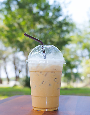 포토 JPG 해외이미지 커피 음료 음식 백그라운드 유리 아침 휴식 디저트 콩 사람없음 반사 갈색 식당 냉동 얼음 거품 카페 우유 머그컵 추위 신선 액체 달콤 맛 설탕 크림 준비 상쾌 시럽 카푸치노 에스프레소 라떼 해외202004 해외포토 주간 자연요소 감정 컬러 컨셉 재질 유제품 곡류 컵 상점 파일형식 이미지허브