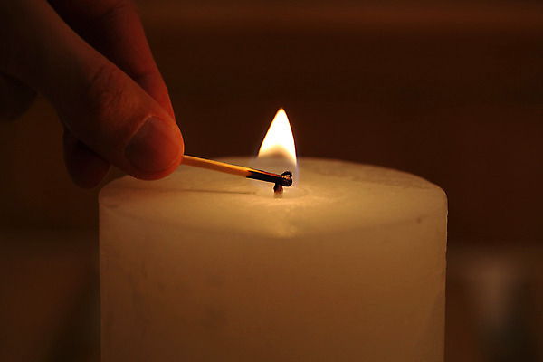 포토 JPG 해외이미지 모양 손 별 종교 백그라운드 크리스마스 데이트 촛불 손가락 불 휴가 불꽃 조명 사람 경기 사람없음 빛 노란색 검은색 어둠 희망 침묵 장비 흰색 축하 그룹 영혼 야간 손톱 향수 오브젝트 서비스 장면 빛망울 종료 연소 고립 광 세피아 왁스 해외202004 해외포토 자연요소 기념일 감정 스포츠 컬러 컨셉 초 촬영기법 신체부위 소리 화장품 파일형식 이미지허브