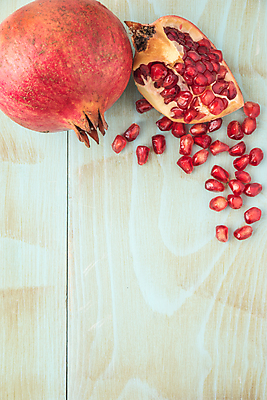 포토 JPG 해외이미지 접시 음식 조각 백그라운드 농업 다이어트 과일 부분 자연 탁자 디저트 건강 씨앗 사람없음 목재 빨간색 초록색 식사 주스 흰색 신선 오픈 그룹 닫기 달콤 맛 자르기 먹기 가득함 유기농 날것 석류 내추럴 숙성 채식주의자 해외202004 해외포토 나무 식물 식기 웰빙 산업 음료 컬러 가구 컨셉 재료 모션 생태계 채식 파일형식 이미지허브