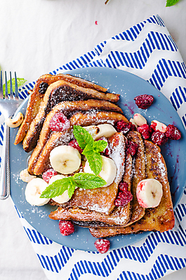 포토 JPG 해외이미지 접시 포크 바나나 실내 사람없음 하이앵글 식탁보 민트 흰배경 슬라이스 산딸기 슈가파우더 해외202004 프렌치토스트 해외포토 식기 뷰포인트 백그라운드 과일 내부 흰색 허브 토스트 파일형식 이미지허브
