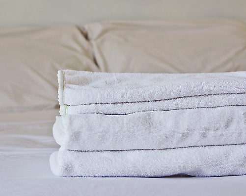 포토 JPG 해외이미지 백그라운드 베개 사람없음 수건 침실 덮개 흰색 침대 담요 회의실 덮기 퀼트 해외202004 해외포토 컬러 가구 침구 모션 위생용품 뚜껑 파일형식 이미지허브