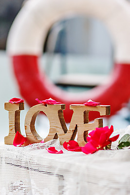 포토 JPG 해외이미지 모양 디자인 꽃잎 꽃 분홍색 백그라운드 컨셉 꽃무늬 요트 자연 추상 휴가 발렌타인데이 사랑 미술 사람없음 야외 목재 장식 빨간색 단어 장미 흰색 시골 축하 인사 신선 신용카드 보트 자르기 오브젝트 꽃봉오리 내추럴 구명용품 해외202004 해외포토 나무 식물 문자 감정 컬러 무늬 배_교통 재료 모션 데이이벤트 문화예술 금융 예절 안전장비 생태계 파일형식 이미지허브