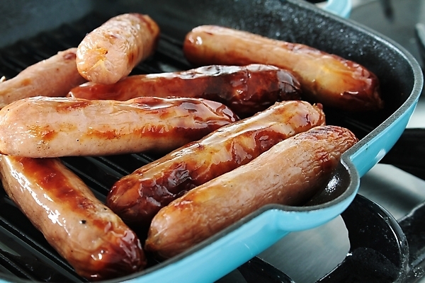 포토 JPG 해외이미지 육류 요리 사람없음 식사 소시지 아침식사 난로 가스 해외202004 해외포토 식재료 가공식품 난방기 파일형식 이미지허브