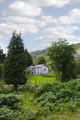 포토 JPG 해외이미지 나무 구름 전통 유럽 벽 건축양식 창문 자연 지붕 산 주택 풍경 사람없음 야외 건물 초록색 물 농가 농장 문 수확 바위 흰색 시골 황무지 버리기 시골집 아일랜드 양치류 옛날 파멸 해외202004 해외포토 자연요소 식물 건축물 건축 나라 컬러 컨셉 농업 모션 돌_바위 생태계 파일형식 소멸 이미지허브