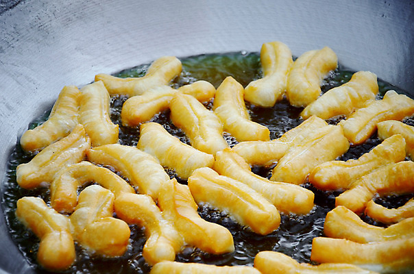 포토 JPG 해외이미지 전통 아시아 문화 음식 다이어트 태국 디저트 건강 요리 동양인 사람없음 노란색 중식 주방 중국 튀김 신선 뜨거움 막대기 맛 아침식사 반죽 길거리음식 탄수화물 페스츄리 핸드메이드 해외202004 해외포토 나라 빵 컬러 컨셉 인종 식사 파일형식 이미지허브