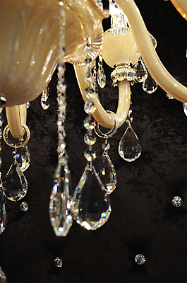 포토 JPG 해외이미지 조명 실내 사람없음 화려 고급 우아함 크리스탈 샹들리에 해외202004 해외포토 컨셉 내부 광석 파일형식 이미지허브