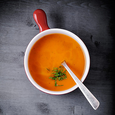 포토 JPG 해외이미지 접시 음식 채소 호박 파슬리 사람없음 세로 컬러풀 숟가락 식사 저녁식사 액체 사발 수프 허브 향신료 유기농 건강식 점심식사 채식주의자 해외202004 해외포토 식물 식기 웰빙 컬러 수저 사기그릇 채식 향미료 파일형식 이미지허브