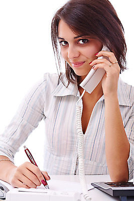 포토 JPG 해외이미지 백인 직업 응시 여자 행복 비즈니스 사업가 통신 성공 휴식 말하기 대화 한명 사람 스마트폰 컴퓨터 사무실 잡기 비즈니스우먼 우아함 대표 종업원 경영자 리더 경영 정중 혼자 해외202004 해외포토 서양인 1 시선 감정 컨셉 모션 전자제품 핸드폰 스마트기기 직장인 파일형식 이미지허브