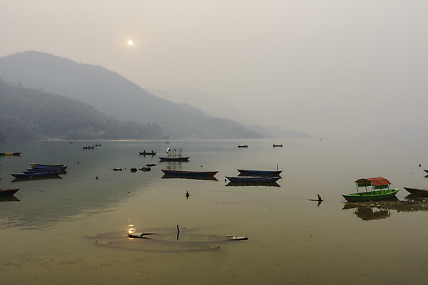 포토 JPG 해외이미지 구름 호수 여행 자연 하늘 낚시 산 3 풍경 사람없음 야외 물 평화 안개 보트 싱크대 장면 네팔 해외202004 해외포토 자연요소 아시아 컨셉 배_교통 레저 날씨 개수대 생태계 파일형식 이미지허브