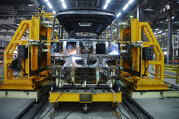 포토 JPG 해외이미지 직업 남자 산업 안경 장갑 공장 불 불꽃 노동자 전등 프레임 관리 가면 안전 사람 사람없음 건물 파란색 반사 금속 힘 기계 장비 도구 업무 작업 수리 제조 보호 철 질감 방패 무거움 땅바닥 용접 용접공 조작 철강 해외202004 해외포토 자연요소 건축물 잡화 컬러 컨셉 공업 재질 조명 바닥 무게 파일형식 이미지허브