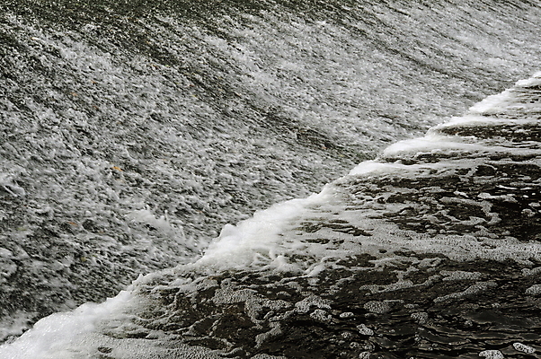 포토 JPG 해외이미지 길 백그라운드 자연 풍경 사람없음 물 강 반사 폭포 흐름 가을 흰색 시골 개울 댐 수로 운하 내추럴 무료 해외202004 해외포토 자연요소 계절 공공시설 컬러 컨셉 생태계 파일형식 이미지허브