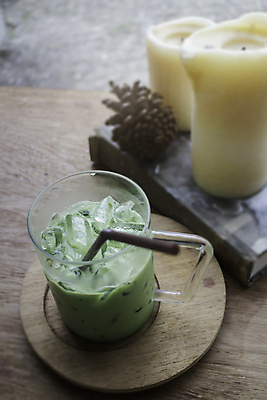 포토 JPG 해외이미지 실내 사람없음 녹차 녹차라떼 라떼 말차 해외202004 말차라떼 해외포토 커피 내부 차_음료 파일형식 이미지허브