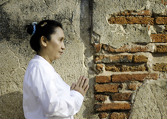 포토 JPG 해외이미지 모델 1 전통 응시 드레스 옷 아시아 문화 백그라운드 태국 관리 한명 미소 사람 동양인 유행 중국 흰색 기도 인사 사찰 우아함 실크 명상 이국적 흥미 해외202004 해외포토 시선 나라 컬러 컨셉 종교건축 표정 인종 직물 예절 파일형식 이미지허브