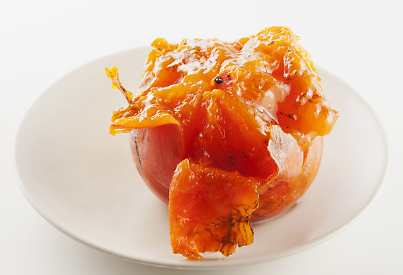 포토 JPG 해외이미지 접시 실내 감 사람없음 흰배경 홍시 해외202004 해외포토 식기 과일 내부 흰색 파일형식 컬러 이미지허브