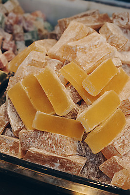 포토 JPG 해외이미지 전통 문화 음식 백그라운드 디저트 이스탄불 사탕 요리 동양인 사람없음 빨간색 컬러풀 장미 기쁨 견과류 흰색 달콤 맛 가루 설탕 부드러움 젤리 동쪽 칠면조 고립 해외202004 튀르키예 해외포토 꽃 감정 아시아 컬러 컨셉 조류 인종 감각 방향 파일형식 이미지허브