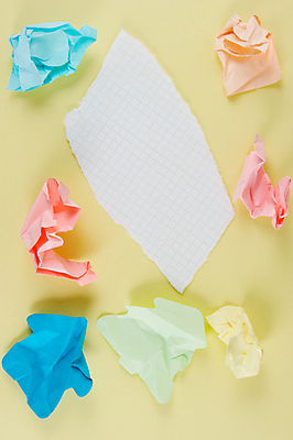 포토 JPG 해외이미지 종이 백그라운드 통신 사람없음 빨간색 초록색 파란색 노란색 쪽지 공백 기록 주름 메시지 스케치 사인 문서 파일 페이지 찢어짐 시트 구김 조언 편지쓰기 목차 카피스페이스 해외202004 해외포토 컬러 모션 미술 편지 파일형식 이미지허브