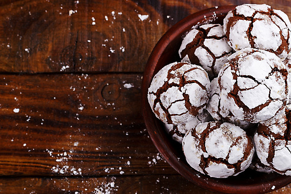 포토 JPG 해외이미지 전통 접시 음식 백그라운드 크리스마스 겨울 탁자 휴가 디저트 선물 사람없음 목재 장식 갈색 쿠키 우주 초콜릿 얼음 촉촉함 흰색 축하 대접 신선 그룹 달콤 맛 가루 설탕 굽기 뿌리기 언덕 코코아 브라우니 페스츄리 핸드메이드 해외202004 해외포토 자연요소 나무 식기 계절 기념일 음료 빵 컬러 가구 컨셉 재료 모션 젖음 구이 파일형식 이미지허브