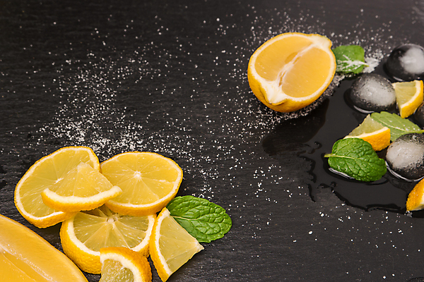 포토 JPG 해외이미지 식물 음식 조각 백그라운드 잎 다이어트 과일 재료 자연 귤 건강 요리 사람없음 노란색 젖음 껍질 신선 양념 맛 자르기 레몬 레모네이드 민트 오브젝트 유기농 날것 향기 냄새 내추럴 바이오 석판 숙성 식욕 신맛 채식주의자 토닉 해외202004 해외포토 웰빙 컬러 컨셉 모션 허브 생태계 채식 에이드 파일형식 이미지허브