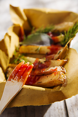 포토 JPG 해외이미지 실내 사람없음 아웃포커스 감자튀김 나무포크 해외202004 해외포토 포크 감자 촬영기법 내부 튀김 파일형식 이미지허브