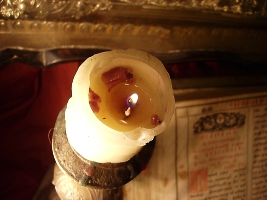 포토 JPG 해외이미지 디자인 종교 백그라운드 패턴 사람없음 장식 책 빨간색 빛 믿음 금속 성경 골동품 덮개 신용카드 성자 실크 철 복고 촛대 신성 청동 목각 신앙심 옛날 원고 정물화 해외202004 해외포토 감정 컬러 무늬 종교용품 재질 금융 뚜껑 직물 그림 파일형식 이미지허브