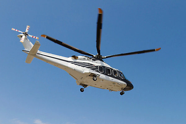 포토 JPG 해외이미지 여행 비즈니스 교통시설 모션 하늘 안테나 사람없음 파란색 빛 기계 종 흰색 긴급 도움 칼날 구출 헬리콥터 파일럿 자르기 항공 속도 검색 프로펠러 리프트 승객 엔진 대패 헬프 해외202004 해외포토 직업 컬러 교통 컨셉 통신 비행기 시설 파일형식 이미지허브