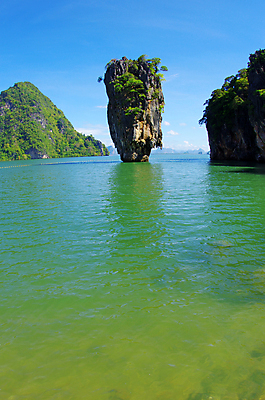 포토 JPG 해외이미지 나무 구름 아시아 모래 바다 섬 여행 잎 태국 자연 하늘 사람없음 세로 초록색 물 파란색 반사 환경 촬영 침묵 젖음 만 보트 역사 휴양지 기념품 석회암 파라다이스 푸켓 해외202004 해외포토 자연요소 식물 나라 컬러 배_교통 소리 장소 암석 오브젝트 생태계 파일형식 이미지허브