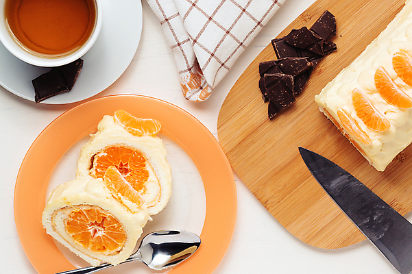 포토 JPG 해외이미지 단면 디저트 귤 실내 사람없음 하이앵글 롤케이크 해외202004 해외포토 음식 뷰포인트 과일 내부 케이크 파일형식 이미지허브