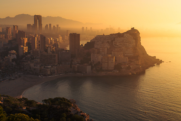 포토 JPG 해외이미지 유럽 바다 여행 호텔 아파트 풍경 사람없음 건물 가로 물 도시풍경 햇빛 일출 맑음 고층빌딩 일몰 도시 만 스페인 지중해 휴양지 타운 스카이라인 뿌연 스페인어 알리칸테 해외202004 해외포토 자연요소 건축물 나라 숙소 날씨 주택 빌딩 태양 노을 장소 파일형식 이미지허브