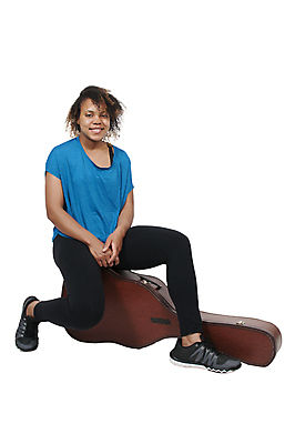 포토 JPG 해외이미지 학생 라이프스타일 여자 줄 음악 노래 놀이 한명 미소 사람 청춘 검은색 소리 공연 연주자 음악가 가수 기구 기타 잡기 클래식 예술가 롤 기타리스트 뮤지컬 서쪽 해외202004 해외포토 직업 1 컬러 컨셉 모션 현악기 문화예술 표정 이벤트 생활 방향 파일형식 이미지허브