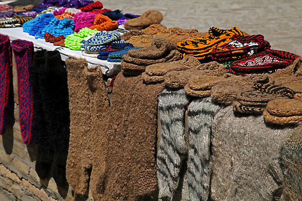 포토 JPG 해외이미지 전통 옷 아시아 문화 여행 겨울 양말 거리 슬리퍼 따뜻함 선물 미술 동양인 사람없음 쇼핑 갈색 유행 판매 상점 회색 뜨개질 시장 상품 니트 무역 기념품 타운 동쪽 수공예 내추럴 양모 매각 옛날 전국 핸드메이드 해외202004 해외포토 계절 나라 산업 컬러 신발 상의 문화예술 인종 취미 직물 도시 공예 방향 오브젝트 파일형식 이미지허브