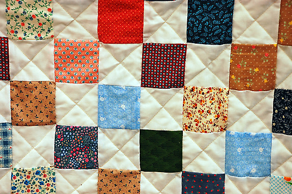 포토 JPG 해외이미지 디자인 패턴 사람없음 컬러풀 사각형 직물 바느질 담요 질감 수공예 퀼트 핸드메이드 해외202004 해외포토 도형 컬러 무늬 공예 파일형식 이미지허브