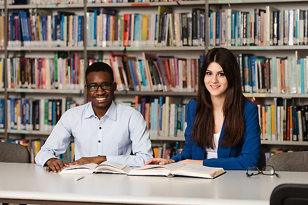 포토 JPG 해외이미지 학생 커플 여자 교육 남자 안경 백그라운드 교실 학교 협력 미소 사람 소년 성인 두명 10대 책 검은색 공책 시험 흰색 기록 잡기 자신감 가르침 그룹 도서관 대학교 상승 만들기 과제 과외 해외202004 해외포토 잡화 감정 어린이 컬러 컨셉 관계 모션 청소년 수업 문구용품 표정 학습 파일형식 이미지허브