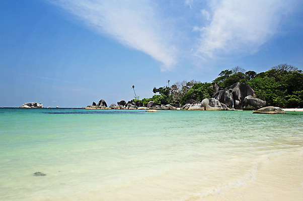 포토 JPG 해외이미지 구름 모래 파도 바다 섬 자연 하늘 휴가 풍경 사람없음 물 여름 파란색 맑음 만 장면 내추럴 수평선 해외202004 해외포토 자연요소 계절 컬러 날씨 생태계 파일형식 이미지허브
