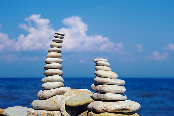 포토 JPG 해외이미지 선 바다 컨셉 자연 하늘 추상 사람없음 세로 노란색 쌓기 탑 스파 조약돌 바위 흰색 틈 그룹 파편 정상 작음 균형 배열 심볼 명상 피라미드 흙더미 돌무덤 절정 평형 해외202004 해외포토 건축물 컬러 무늬 모션 수영 흙 돌_바위 무덤 크기 생태계 랜드마크 파일형식 더미 이미지허브