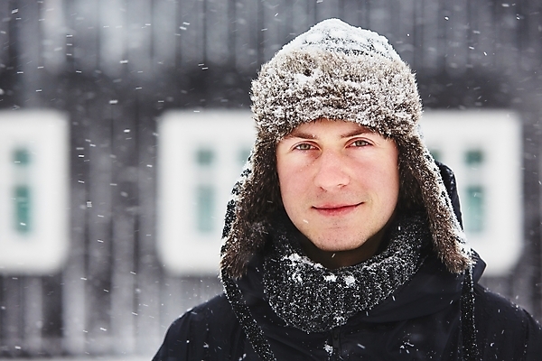 포토 JPG 해외이미지 라이프스타일 옷 계절 남자 행복 겨울 자연 날씨 휴가 주택 따뜻함 한명 성인 야외 유행 마을 냉동 목도리 추위 코트 흰색 농촌 시골 우아함 서리 폭풍 양모 캡모자 폭설 혼자 스타일 해외202004 해외포토 모자_잡화 1 잡화 감정 컬러 컨셉 눈_날씨 사람 건물 생활 외투 직물 자연재해 생태계 파일형식 이미지허브