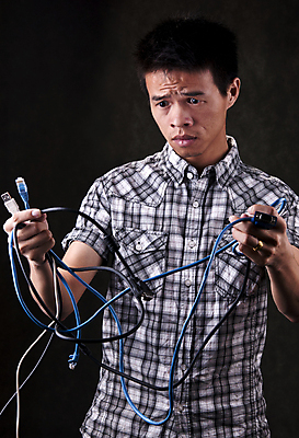 포토 JPG 해외이미지 1 남자 스트레스 기술 한명 사람 성인 컴퓨터 사진촬영 좌절 걱정 철사 혼란 해외202004 해외포토 감정 컨셉 전자제품 촬영 파일형식 이미지허브