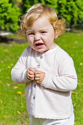 포토 JPG 해외이미지 백인 여자 유럽 어린이 한명 야외 여름 흰색 아기 신생아 해외202004 해외포토 서양인 1 계절 나라 컬러 사람 파일형식 이미지허브