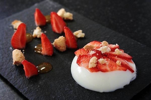 포토 JPG 해외이미지 음식 과일 딸기 디저트 사람없음 식사 저녁식사 달콤 먹기 베리 점심식사 바닐라 해외202004 해외포토 모션 맛 파일형식 이미지허브