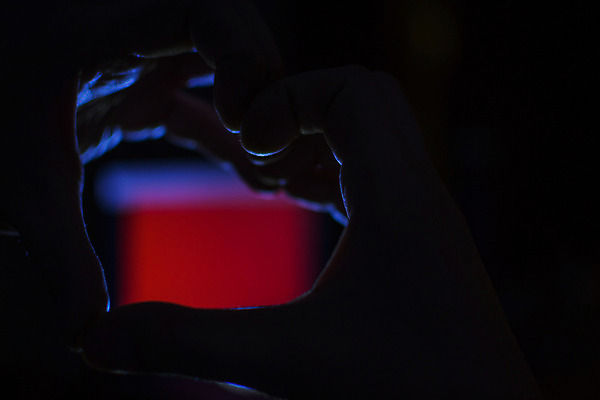 포토 JPG 해외이미지 모양 손 여자 실루엣 백그라운드 손가락 관계 자연 하늘 추상 발렌타인데이 건강 관리 사랑 사람 성인 사람없음 여름 파란색 화목 일몰 흰색 하트 심볼 사인 서식 보여주기 고립 해외202004 해외포토 계절 감정 컬러 컨셉 무늬 모션 데이이벤트 촬영기법 신체부위 노을 생태계 파일형식 이미지허브