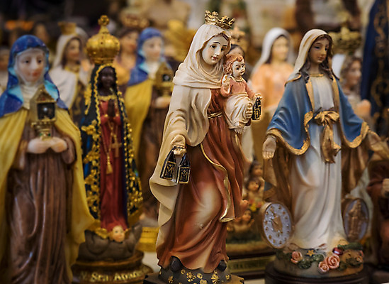 포토 JPG 해외이미지 아이콘 그릇 디자인 기독교 종교 조각 십자가 왕관 사람 사람없음 장식 조각상 교회 세일 믿음 상점 검은색 성경 피규어 천주교 기도 영혼 성자 작음 성직자 심볼 오브젝트 심플 신성 마리아 여왕 백자 신앙심 해외202004 해외포토 식기 감정 컬러 종교용품 조형물 미니어처 도자기 크기 파일형식 이미지허브